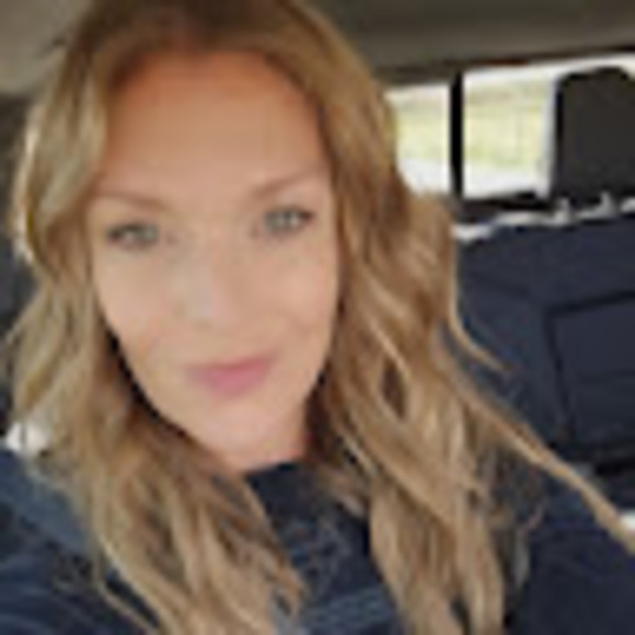 Meet your Posher, Cristi - Picture 1 of 1